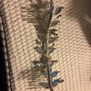 Beautiful brand new hair piece. Worn once